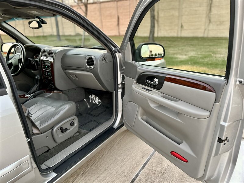 2004 GMC ENVOY XL 7 Passenger SLT 5.3L V8 AWD 290hp 4X4 BABY TAHOE YOUTUBE VIDEO   - Photo 67 - Stafford, TX 77477