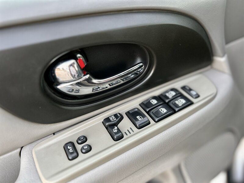 2004 GMC ENVOY XL 7 Passenger SLT 5.3L V8 AWD 290hp 4X4 BABY TAHOE YOUTUBE VIDEO   - Photo 55 - Stafford, TX 77477