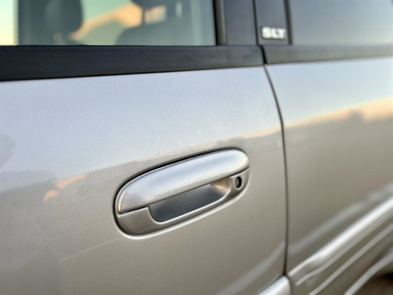 2004 GMC ENVOY XL 7 Passenger SLT 5.3L V8 AWD 290hp 4X4 BABY TAHOE YOUTUBE VIDEO   - Photo 35 - Stafford, TX 77477