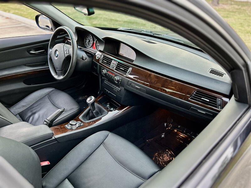 2011 BMW 328i YouTube VIDEO  6-SPEED MANUAL TRANSMISSION RARE  88K LOW MILES - Photo 30 - Stafford, TX 77477