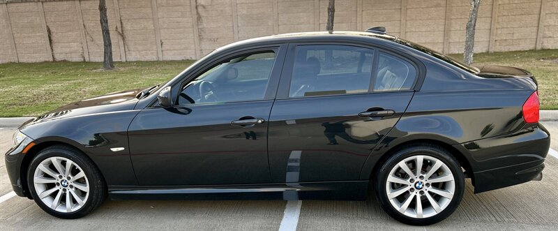 2011 BMW 328i YouTube VIDEO  6-SPEED MANUAL TRANSMISSION RARE  88K LOW MILES - Photo 17 - Stafford, TX 77477