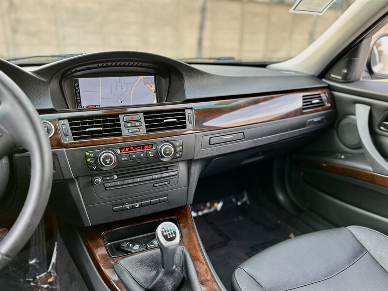 2011 BMW 328i YouTube VIDEO  6-SPEED MANUAL TRANSMISSION RARE  88K LOW MILES - Photo 33 - Stafford, TX 77477