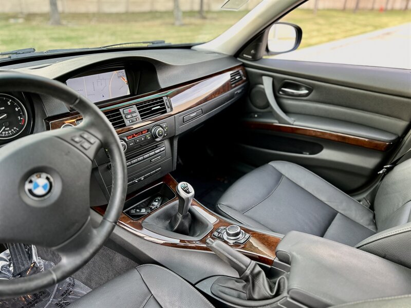 2011 BMW 328i YouTube VIDEO  6-SPEED MANUAL TRANSMISSION RARE  88K LOW MILES - Photo 38 - Stafford, TX 77477