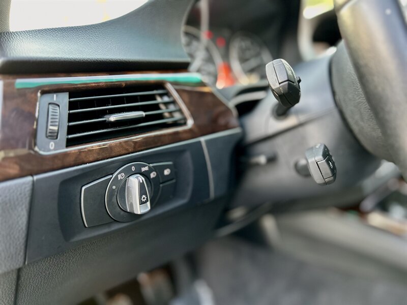 2011 BMW 328i YouTube VIDEO  6-SPEED MANUAL TRANSMISSION RARE  88K LOW MILES - Photo 37 - Stafford, TX 77477