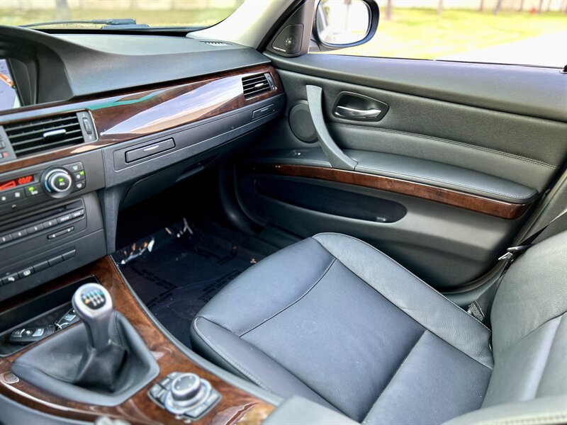 2011 BMW 328i YouTube VIDEO  6-SPEED MANUAL TRANSMISSION RARE  88K LOW MILES - Photo 32 - Stafford, TX 77477