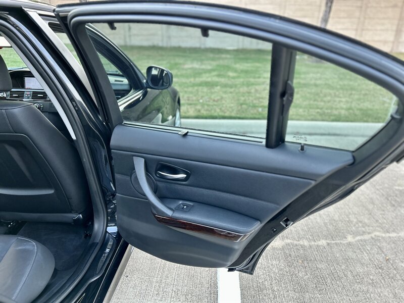 2011 BMW 328i YouTube VIDEO  6-SPEED MANUAL TRANSMISSION RARE  88K LOW MILES - Photo 43 - Stafford, TX 77477