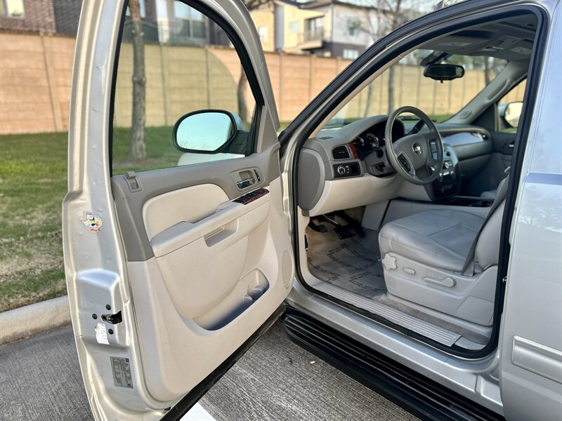 2012 Chevrolet CHEVROLET SUBURBAN LT DVD LEATHER HEATSEAT BOSE WOOD 8PASS YOUTUBE VIDEO   - Photo 34 - Stafford, TX 77477