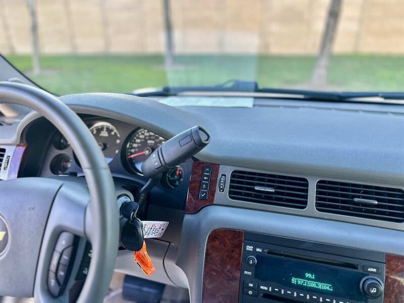 2012 Chevrolet CHEVROLET SUBURBAN LT DVD LEATHER HEATSEAT BOSE WOOD 8PASS YOUTUBE VIDEO   - Photo 48 - Stafford, TX 77477