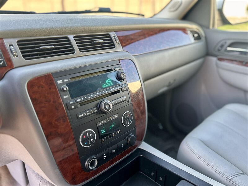 2012 Chevrolet CHEVROLET SUBURBAN LT DVD LEATHER HEATSEAT BOSE WOOD 8PASS YOUTUBE VIDEO   - Photo 41 - Stafford, TX 77477