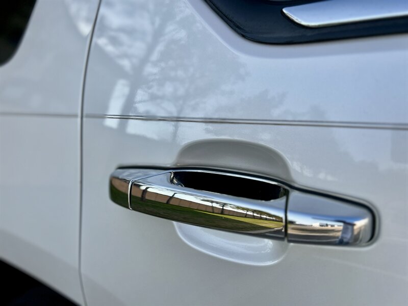 2011 Cadillac CADILLAC ESCALADE LUXURY NAV 86K LOW MILES SUPER NICE  YOUTUBE VIDEO   - Photo 24 - Stafford, TX 77477