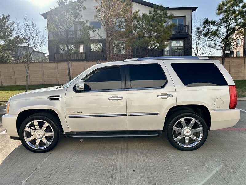 2011 Cadillac CADILLAC ESCALADE LUXURY NAV 86K LOW MILES SUPER NICE  YOUTUBE VIDEO   - Photo 17 - Stafford, TX 77477