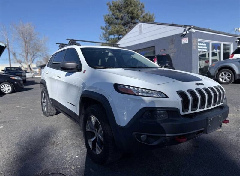 2016 Jeep Cherokee Trailhawk   - Photo 1 - Colorado Springs, CO 80909