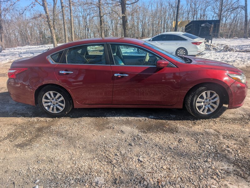 2016 Nissan Altima 2.5 S - Photo 2 - Houston, MO 65483