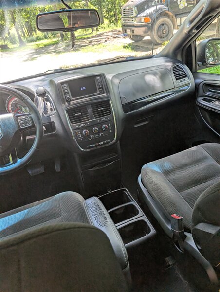 2018 Dodge Grand Caravan SE - Photo 8 - Houston, MO 65483