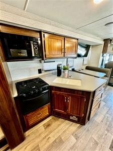 2020 WINNEBAGO INTENT 31P - Photo 8 - Falcon, CO 80831
