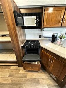 2020 WINNEBAGO INTENT 31P - Photo 17 - Falcon, CO 80831