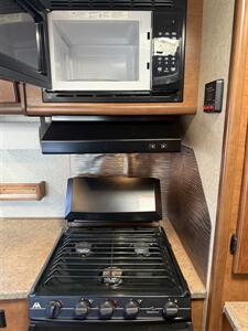 2016 LANCE 2295 - Photo 16 - Falcon, CO 80831