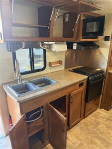 2016 LANCE 2295 - Photo 15 - Falcon, CO 80831