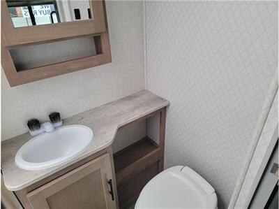 2021 Forest River NO BOUNDRIES 19.1 - Photo 10 - Galt, CA 95632