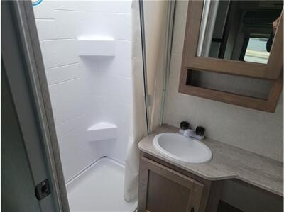 2021 Forest River NO BOUNDRIES 19.1 - Photo 11 - Galt, CA 95632