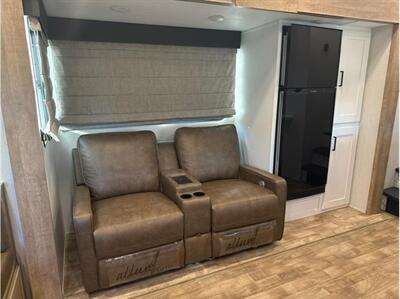 2023 Keystone ARCADIA 293SLRD   - Photo 15 - Galt, CA 95632