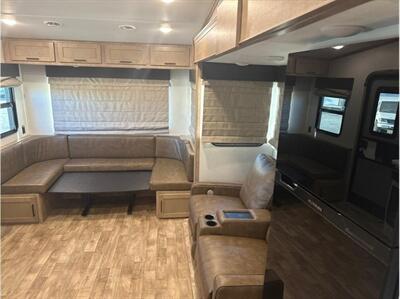 2023 Keystone ARCADIA 293SLRD   - Photo 14 - Galt, CA 95632