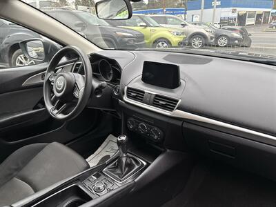 2017 Mazda Mazda3 Sport   - Photo 18 - Portland, OR 97267
