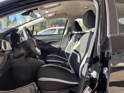2021 Nissan Versa SV - Photo 10 - Portland, OR 97267