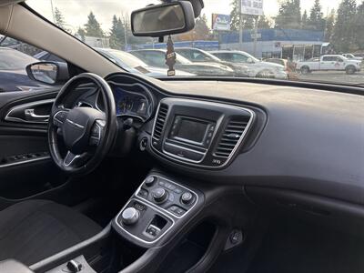 2015 Chrysler 200 Limited   - Photo 15 - Portland, OR 97267