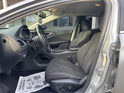 2015 Chrysler 200 Limited   - Photo 9 - Portland, OR 97267