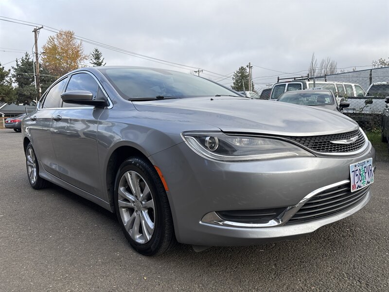 2015 Chrysler 200 Limited   - Photo 1 - Portland, OR 97267