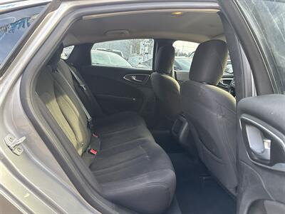 2015 Chrysler 200 Limited   - Photo 14 - Portland, OR 97267