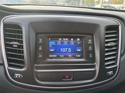 2015 Chrysler 200 Limited   - Photo 17 - Portland, OR 97267