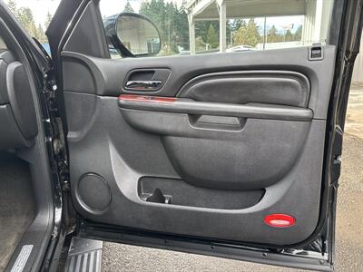 2013 Cadillac Escalade ESV Premium   - Photo 24 - Portland, OR 97267