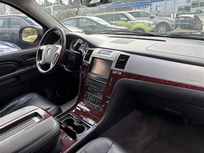 2013 Cadillac Escalade ESV Premium   - Photo 26 - Portland, OR 97267