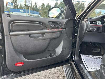 2013 Cadillac Escalade ESV Premium   - Photo 11 - Portland, OR 97267