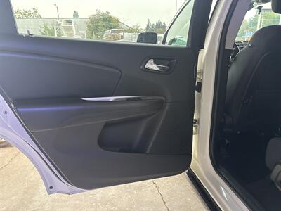 2018 Dodge Journey SXT   - Photo 11 - Portland, OR 97267