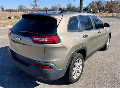 2016 Jeep Cherokee Sport - Photo 4 - Evansville, IN 47711