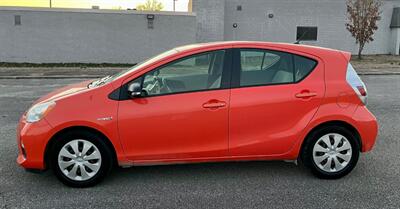 2013 Toyota Prius c One   - Photo 2 - Evansville, IN 47711
