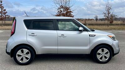 2016 Kia Soul - Photo 6 - Evansville, IN 47711