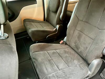 2012 Dodge Grand Caravan SXT - Photo 12 - Evansville, IN 47711