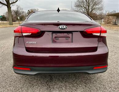 2017 Kia Forte LX   - Photo 5 - Evansville, IN 47711
