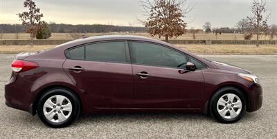 2017 Kia Forte LX   - Photo 7 - Evansville, IN 47711