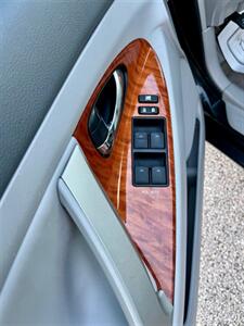 2010 Toyota Camry XLE V6 - Photo 12 - Evansville, IN 47711