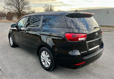 2016 Kia Sedona LX   - Photo 3 - Evansville, IN 47711