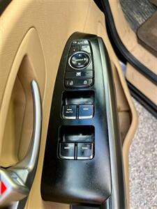 2016 Kia Sedona LX   - Photo 15 - Evansville, IN 47711