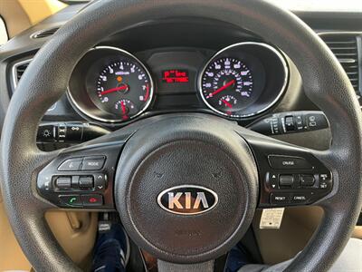2016 Kia Sedona LX   - Photo 16 - Evansville, IN 47711