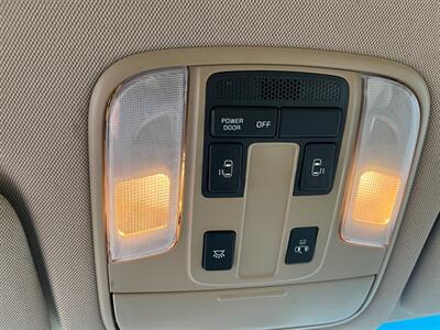 2016 Kia Sedona LX   - Photo 19 - Evansville, IN 47711