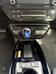 2022 Toyota Prius XLE   - Photo 11 - Hillsboro, OR 97123
