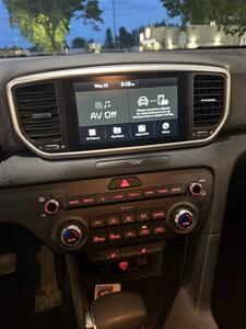 2021 Kia Sportage LX   - Photo 10 - Hillsboro, OR 97123